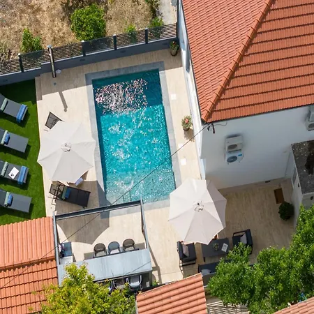 Villa Ewala *